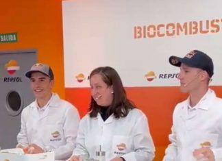 Marc Márquez y Pol Espargaró en el Repsol Technology Lab de Móstoles Marc Márquez y Pol Espargaró en el Repsol Technology Lab de Móstoles