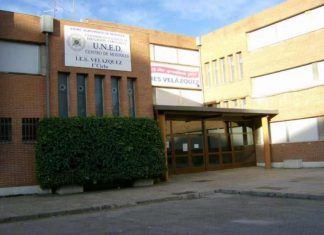 Tecnología y Becas Europa en el IES Velázquez de Móstoles Tecnología y Becas Europa en el IES Velázquez de Móstoles