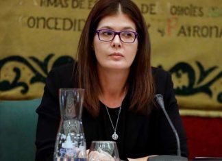 La alcaldesa de Móstoles Noelia Posse molesta con Núñez Feijóo Noelia Posse molesta con Núñez Feijóo