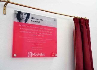 Almudena Grandes ya da nombre a la Biblioteca Central de Móstoles Almudena Grandes ya da nombre a la Biblioteca Central de Móstoles