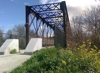 Vecinos de Móstoles limpian la VÃa Verde del Guadarrama Vecinos de Móstoles limpian la VÃa Verde del Guadarrama