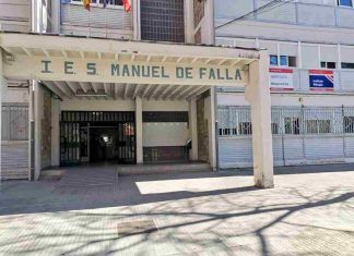 Posse exige a Ayuso que ponga fin a los recortes de profesores en Móstoles y la zona sur Posse exige a Ayuso que ponga fin a los recortes de profesores en Móstoles y la zona sur