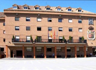 El Ayuntamiento de Móstoles condenado a indemnizar con 180.000 euros al ex secretario municipal El Ayuntamiento de Móstoles condenado a indemnizar con 180.000 euros al ex secretario municipal