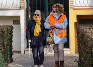 Diez parados de larga duración de Móstoles comienzan a trabajar como auxiliares de acompañamiento Diez parados de larga duración de Móstoles comienzan a trabajar como auxiliares de acompañamiento