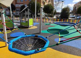 Estreno de la nueva área infantil inclusiva en la Plaza del Turia de Móstoles Estreno de la nueva área infantil inclusiva en la Plaza del Turia de Móstoles