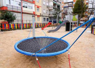 El área infantil de la calle Badajoz de Móstoles ha sido renovada El área infantil de la calle Badajoz de Móstoles ha sido renovada