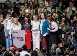 El vecino de Móstoles Helio Roque protagonista en el acto de presentación de Sumar El vecino de Móstoles Helio Roque protagonista en el acto de presentación de Sumar