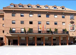 La campaña en Móstoles se enzarza en una supuesta cuenta fake de la alcaldesa en redes sociales La campaña en Móstoles se enzarza en una supuesta cuenta fake de la alcaldesa en redes sociales