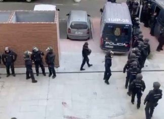 Tenso desalojo del edificio La Dignidad de Móstoles Tenso desalojo del edificio La Dignidad de Móstoles