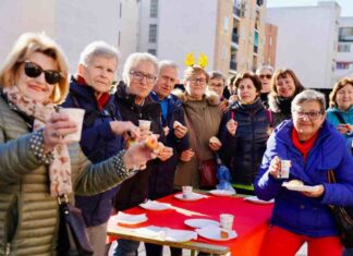 Móstoles reparte 500 raciones del Roscón Navideño Solidario Móstoles reparte 500 raciones del Roscón Navideño Solidario