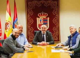 Manuel Bautista se compromete con el barrio El Soto de Móstoles Manuel Bautista se compromete con el barrio El Soto de Móstoles