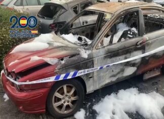 Tres detenidos en Móstoles por incendiar un coche para estafar a una aseguradora Tres detenidos en Móstoles por incendiar un coche para estafar a una aseguradora