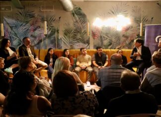 Más de 150 personas acudieron al afterwork contra la Ley de Amnistía en Móstoles Más de 150 personas acudieron al afterwork contra la ley de amnistía en Móstoles