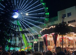 Tribuna de Móstoles: Navidad, ¿disfrutar, compartir o la absurda búsqueda del like? Tribuna de Móstoles: Navidad, ¿disfrutar, compartir o la absurda búsqueda del like?