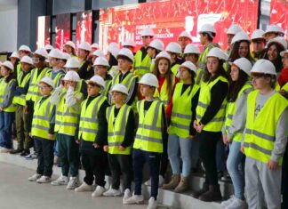 Más de un centenar de alumnos de Móstoles descubre la construcción como futuro profesional Más de un centenar de alumnos de Móstoles descubre la construcción como futuro profesional