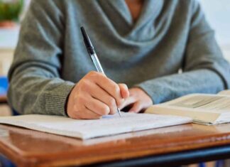 Los estudiantes de Móstoles ya pueden solicitar las Becas Excelencia Los estudiantes de Móstoles ya pueden solicitar las Becas Excelencia