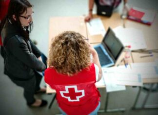 Hersill dona 5.000 euros a Cruz Roja Móstoles Hersill dona 5.000 euros a Cruz Roja Móstoles