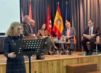 Los alumnos de Móstoles conocen la labor de los embajadores Los alumnos de Móstoles conocen la labor de los embajadores