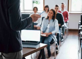 Muchos jóvenes de Móstoles afrontarán una FP reorganizada el próximo curso Muchos jóvenes de Móstoles afrontarán una FP reorganizada el próximo curso