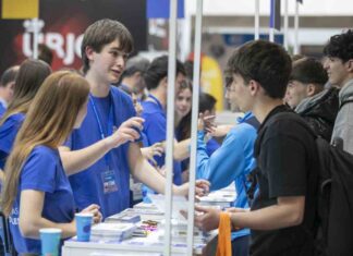 El futuro de los jóvenes de Móstoles pasa por AULA 2025 El futuro de los jóvenes de Móstoles pasa por AULA 2025