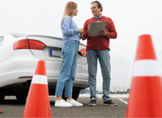 Lío en Móstoles entre la DGT y las autoescuelas por el retraso en los exámenes de conducir Tensión en Móstoles entre la DGT y las autoescuelas por el retraso en los exámenes de conducir