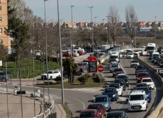 Contra el colapso de la M-506: vecinos de Móstoles y Fuenlabrada se unen y anuncian una recogida de firmas Contra el colapso de la M-506: vecinos de Móstoles y Fuenlabrada se unen y anuncian una recogida de firmas