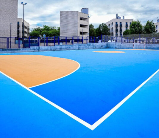 Cambios en el PAU-4: Móstoles estrena pista deportiva y renueva la iluminación del monumento a la libertad Cambios en el PAU-4: Móstoles estrena pista deportiva y renueva la iluminación del monumento a la libertad