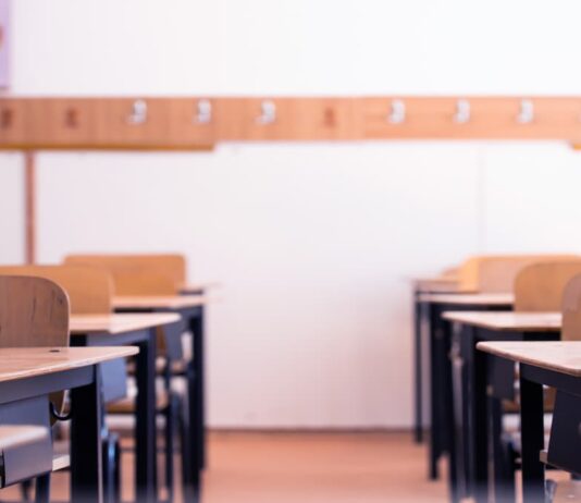 Los sindicatos de profesores convocan una huelga indefinida en septiembre: afectará a los colegios de Móstoles Los sindicatos de profesores convocan una huelga indefinida en septiembre: afectará a los colegios de Móstoles