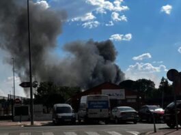Incendio en Móstoles moviliza a bomberos y policía Incendio en Móstoles moviliza a bomberos y policía