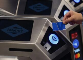 Los vecinos de Móstoles podrán pagar con tarjeta en los tornos del Metro desde el 1 de junio Los vecinos de Móstoles podrán pagar con tarjeta en los tornos del Metro desde el 1 de junio