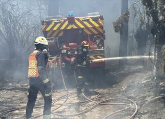 Un incendio en Villaviciosa de Odón pone en alerta a los vecinos de Móstoles: el Ayuntamiento pide extremar la precaución Un incendio en Villaviciosa de Odón pone en alerta a los vecinos de Móstoles: el Ayuntamiento pide extremar la precaución