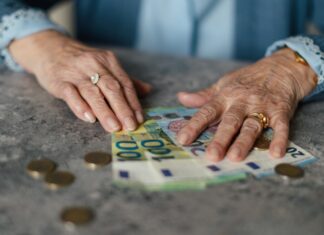 Hasta 2.500 euros: Móstoles concede ayudas económicas para promover la autonomÃa personal Hasta 2.500 euros: Móstoles concede ayudas económicas para promover la autonomÃa personal