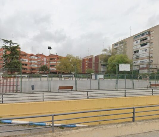 Un apuñalamiento en Móstoles deja dos heridos de gravedad: la PolicÃa busca a los tres agresores Un apuñalamiento en Móstoles deja dos heridos de gravedad: la PolicÃa busca a los tres agresores