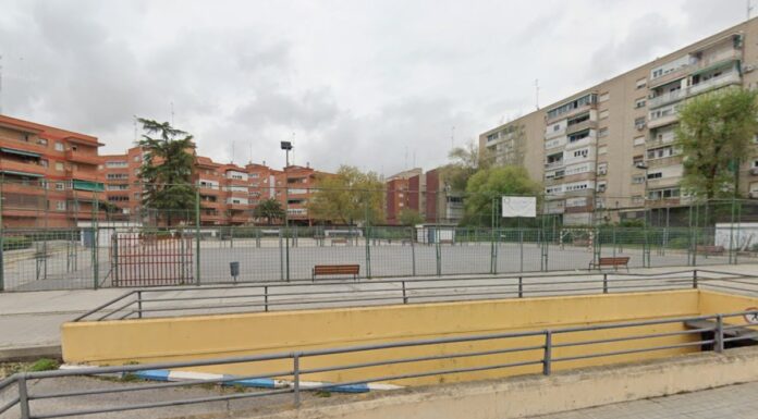 Un apuñalamiento en Móstoles deja dos heridos de gravedad: la PolicÃa busca a los tres agresores Un apuñalamiento en Móstoles deja dos heridos de gravedad: la PolicÃa busca a los tres agresores