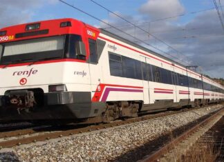 Caos en Cercanías: retrasos en los trenes de Móstoles por obras en la C-5 y una avería en la C-3 y C-4 Caos en Cercanías: retrasos en los trenes de Móstoles por obras en la C-5 y una avería en la C-3 y C-4