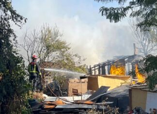 Incendio en Móstoles tras arder una zona de vegetación y basura junto a la urbanización Pinares Llanos Incendio en Móstoles tras arder una zona de vegetación y basura junto a la urbanización Los Llanos