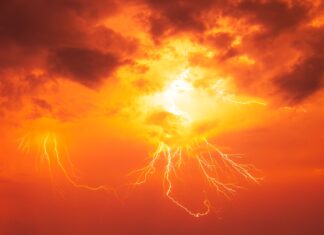 La AEMET activa la alerta naranja por calor y el aviso amarillo por tormentas en Móstoles La AEMET activa la alerta naranja por calor y el aviso amarillo por tormentas en Móstoles