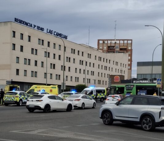 Amplio despliegue de emergencias tras un accidente de tráfico en la rotonda de El Soto en Móstoles Amplio despliegue de emergencias tras un accidente de tráfico en la rotonda de El Soto en Móstoles