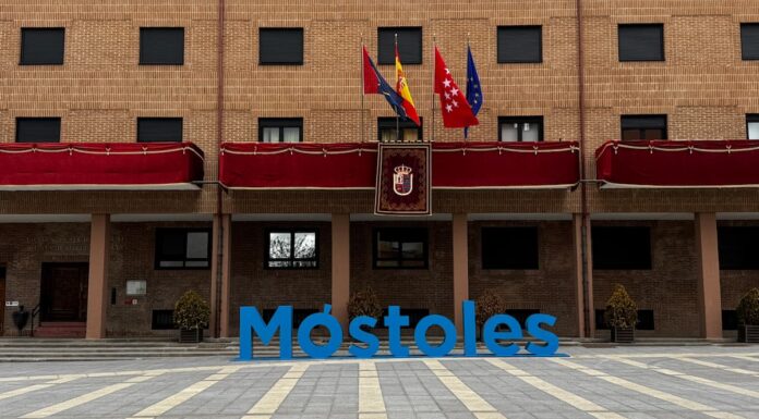 VOX carga contra el Ayuntamiento de Móstoles por las condiciones de trabajo de la PolicÃa con suciedad y ratas VOX carga contra el Ayuntamiento de Móstoles por las condiciones de trabajo de la PolicÃa con suciedad y ratas
