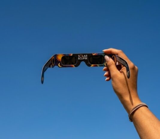 Alerta médica por el eclipse solar: el aviso del Hospital de Móstoles sobre el peligro para los ojos Alerta médica por el eclipse solar: el aviso del Hospital de Móstoles sobre el peligro para los ojos