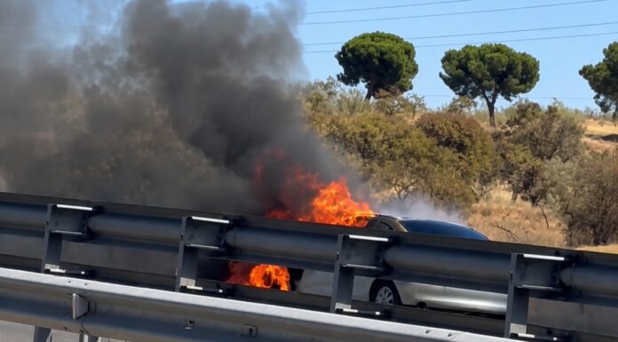 Susto en Móstoles: incendio de un vehÃculo en la A-5 a la altura de Parque Coimbra Susto en Móstoles: incendio de un vehÃculo en la A-5 a la altura de Parque Coimbra