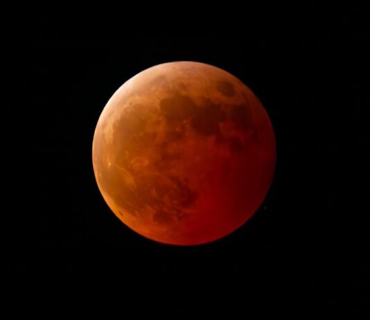 Todo lo que debes saber del eclipse que llegará esta noche a Móstoles: la luna se teñirá de rojo Todo lo que debes saber del eclipse que llegará esta noche a Móstoles: la luna se teñirá de rojo
