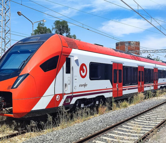 Los nuevos trenes de Cercanías ya circulan por Madrid: cuándo llegarán a Móstoles y a la línea C-5 Los nuevos trenes de Cercanías ya circulan por Madrid: cuándo llegarán a Móstoles y a la línea C-5