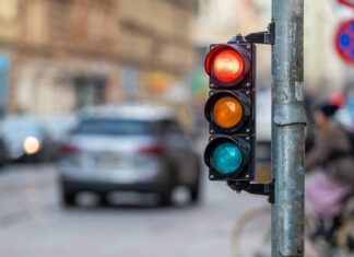 Nueva normativa para los semáforos: esto tienen que saber los conductores de Móstoles Nueva normativa para los semáforos: esto tienen que saber los conductores de Móstoles