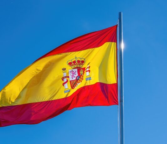 Banderas de España gratis en Móstoles para celebrar el DÃa de la Hispanidad: dónde y cuándo recogerlas Banderas de España gratis en Móstoles para celebrar el DÃa de la Hispanidad: dónde y cuándo recogerlas