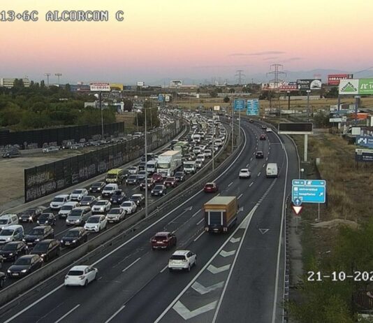 Un accidente en la A-5 provoca fuertes retenciones a la altura de Móstoles: hasta 11 kilómetros de atasco Un accidente en la A-5 provoca fuertes retenciones a la altura de Móstoles: hasta 11 kilómetros de atasco