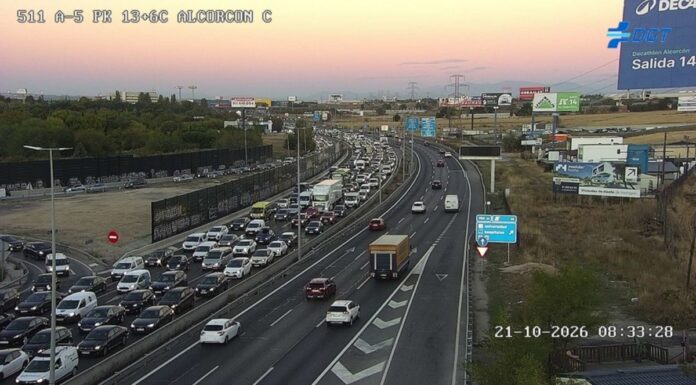 Un accidente en la A-5 provoca fuertes retenciones a la altura de Móstoles: hasta 11 kilómetros de atasco Un accidente en la A-5 provoca fuertes retenciones a la altura de Móstoles: hasta 11 kilómetros de atasco
