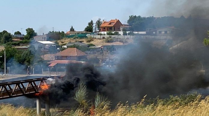 Gran incendio en Móstoles, en Parque Coimbra