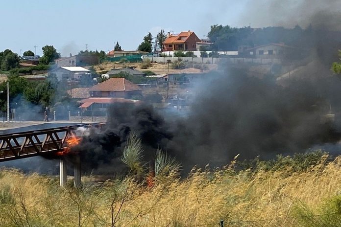Gran incendio en Móstoles, en Parque Coimbra