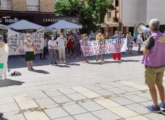 Los pensionistas de Móstoles en contra del Plan de Residencias Privadas del Gobierno Local Los pensionistas de Móstoles en contra del Plan de Residencias Privadas del Gobierno Local